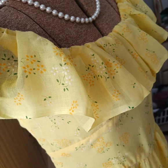 STUNNING 1970S VINTAGE YELLOW FLOCKED MAXI DRESS! - Picture 3 of 14